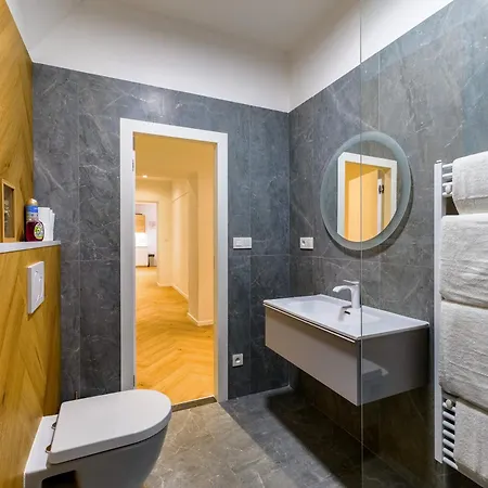 Hviezdoslavova Apartments, Centre, Parking Available Lägenhet *