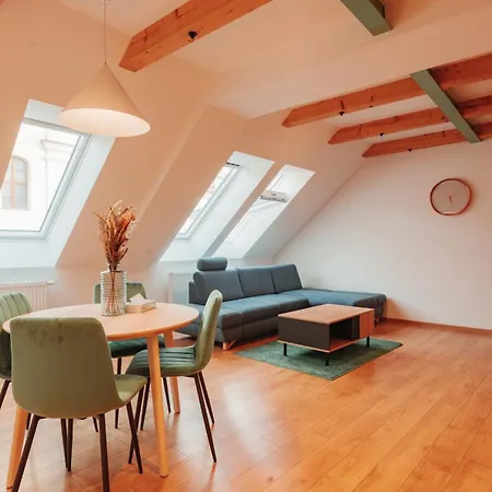Hviezdoslavova Apartments, Centre, Parking Available アパート
