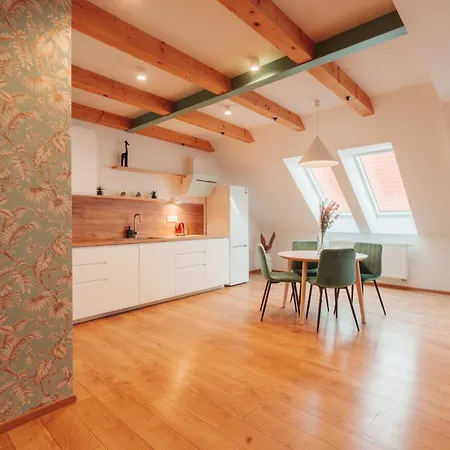 Hviezdoslavova Apartments, Centre, Parking Available Lägenhet *