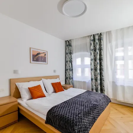 Hviezdoslavova Apartments, Centre, Parking Available Apartmán